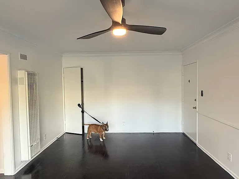 2269 N Beachwood Dr #101 — Photo 10