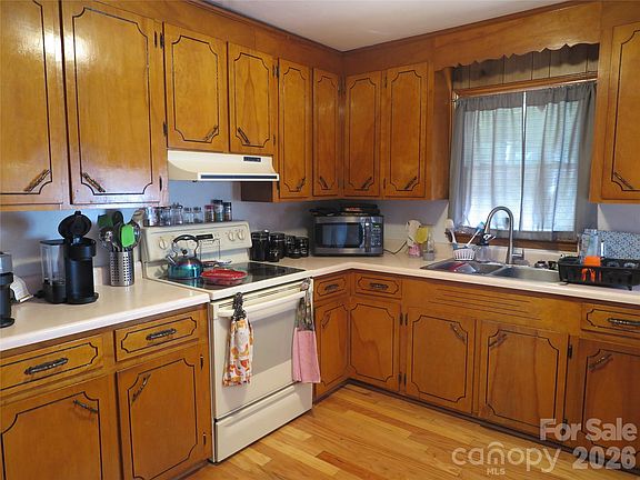 4th image of 112 Glenn Oaks Dr