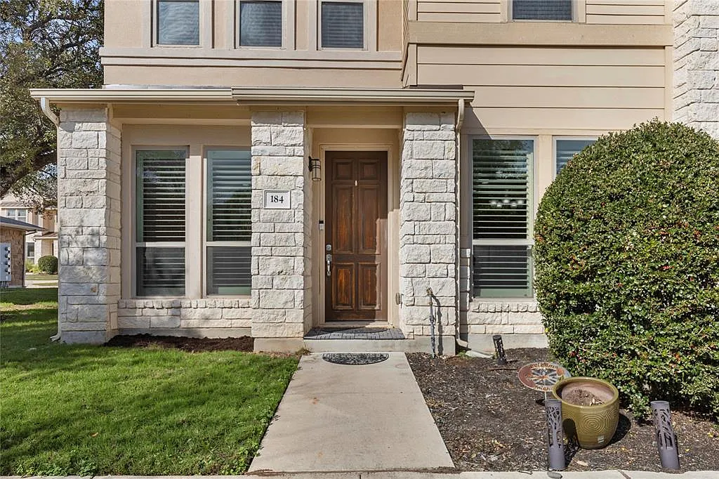 4 bed, 3.0 bath, 2060 sqft, $2,450 — Photo 1