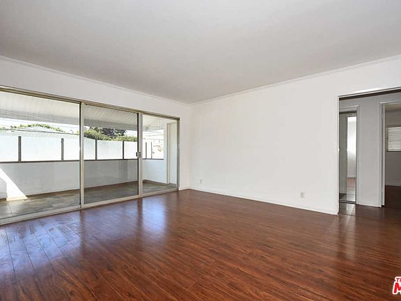 5th image of 914 21st St APT 5