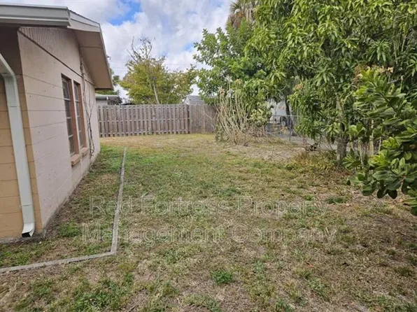 1635 Newport Ct, Fort Myers, FL 33907