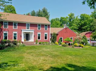 29 Glencarl Rd, Upper Saddle River, NJ 07458