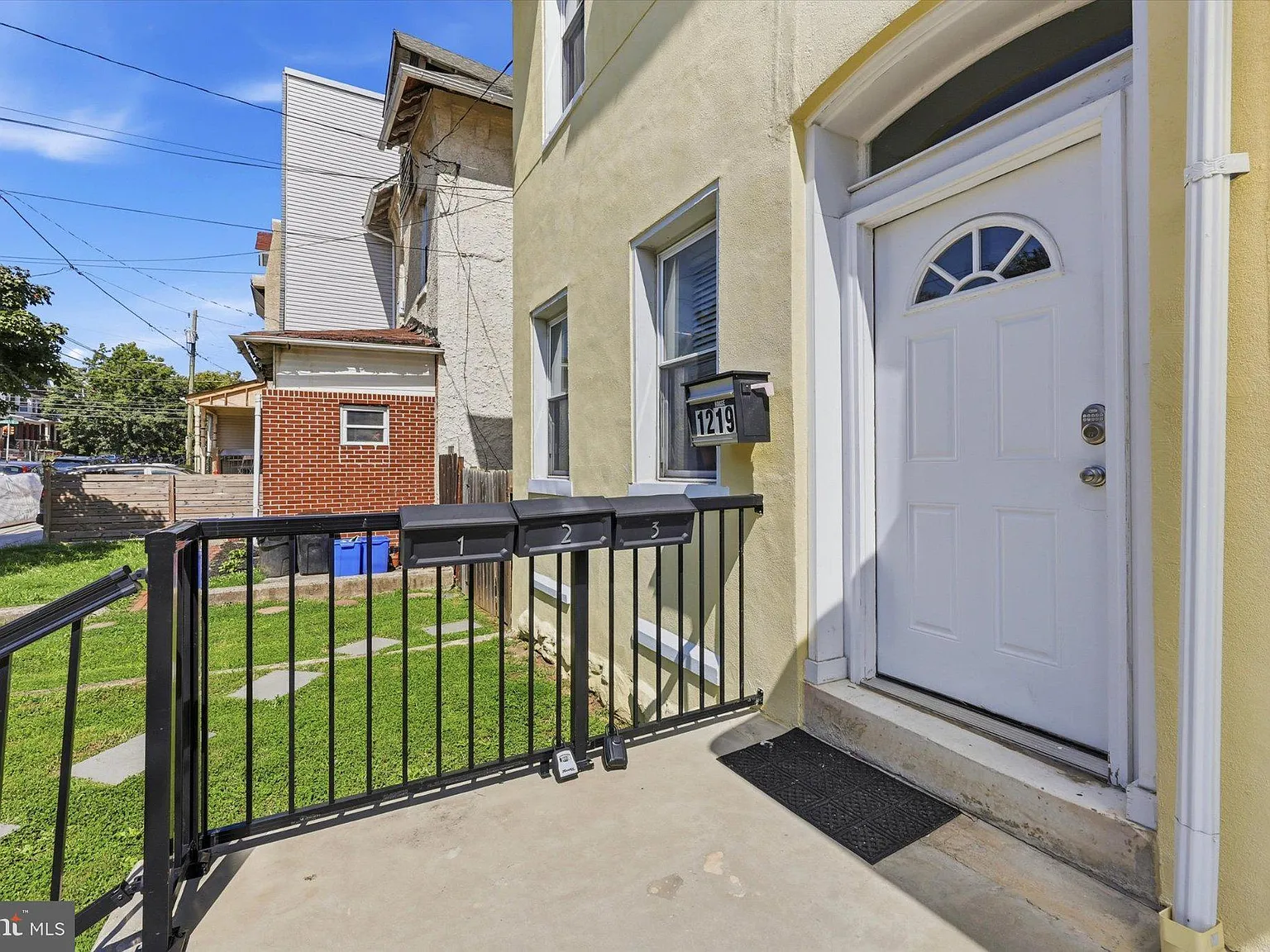 1 bed, 1.0 bath, 450 sqft, $1,150 — Photo 2