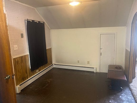 3rd image of 768 Amundsen Way #A