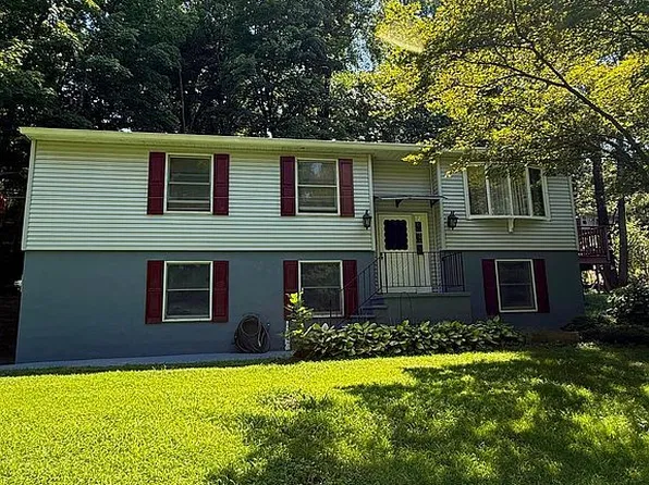 52 Scenic Dr, Hamburg, NJ 07419