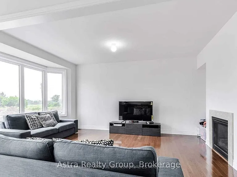 596 Mactier Dr — Photo 19
