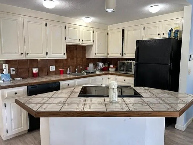 2 bed, 2.0 bath, 1197 sqft, $2,100 — Photo 2