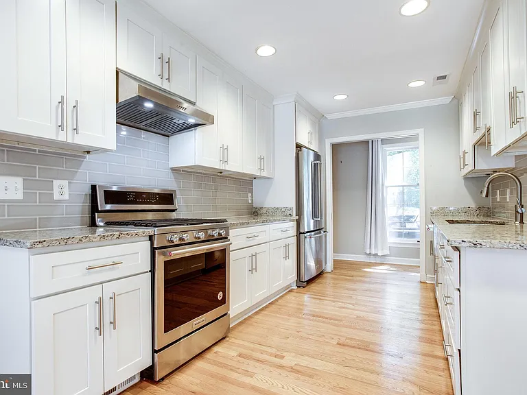 8500 Brook Rd — Photo 12