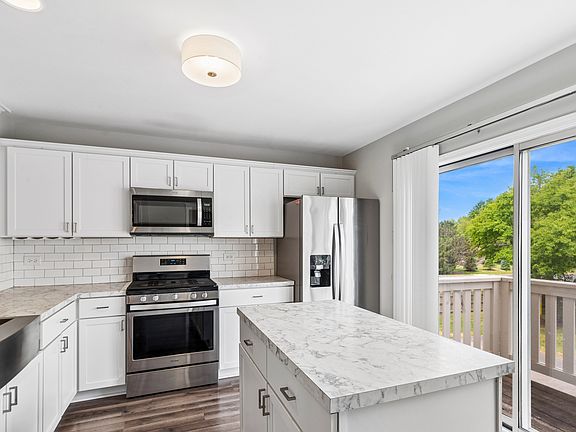 4th image of 845 Essex Cir