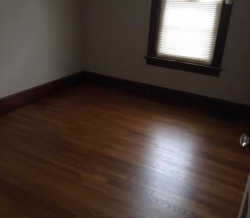 1st image of 10 Glenwood Blvd #1