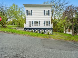 34 Ridge Rd, Rensselaer, NY 12144