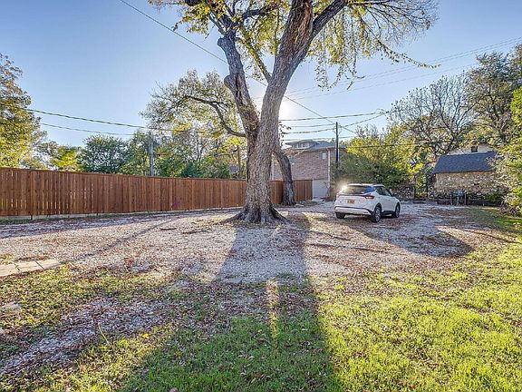 3rd image of 2544 S University Dr