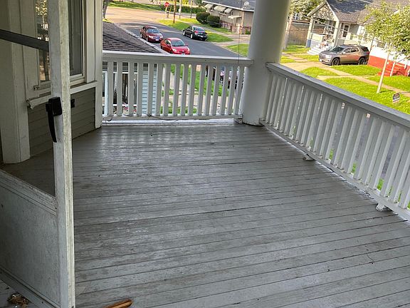 Spacious porch
Upper unit, second floor
Bright and spacious. 2 bedrooms, 1 bathroom