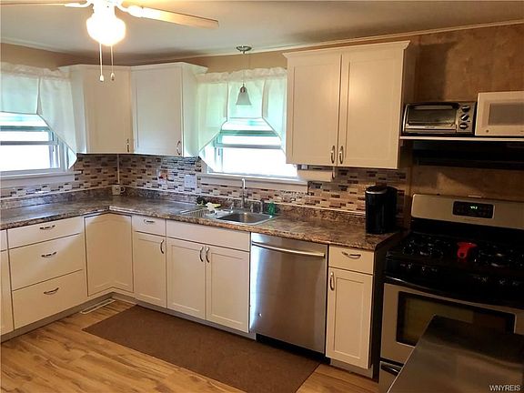 3rd image of 130 Hedley St
