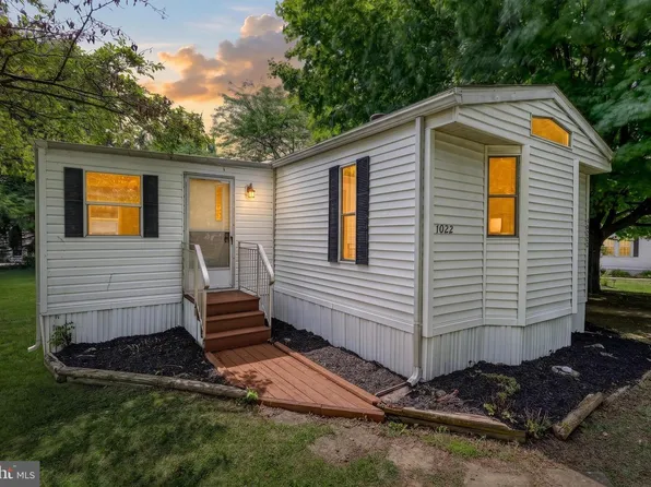 1022 Sunhigh Dr, West Chester, PA 19380