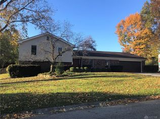 2735 Woodmont Dr, Dayton, OH 45434