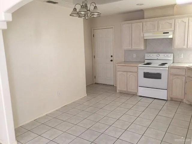 2303 Moonlight Ln — Photo 4