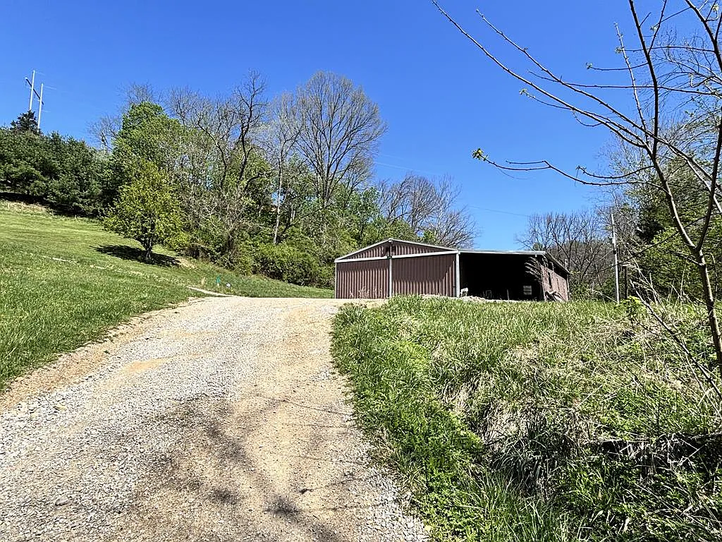 166 Seymour Rd photo 1
