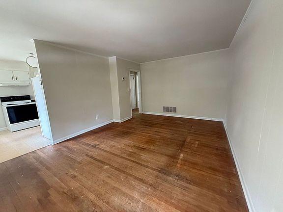 3rd image of 363 Morton Ave