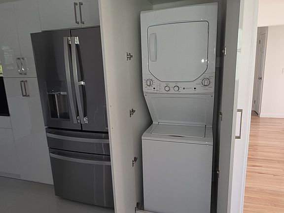 3rd image of 5200 Meadowview Ave #2