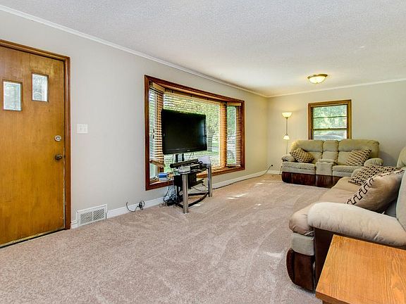 3rd image of 715 Berwood Ave