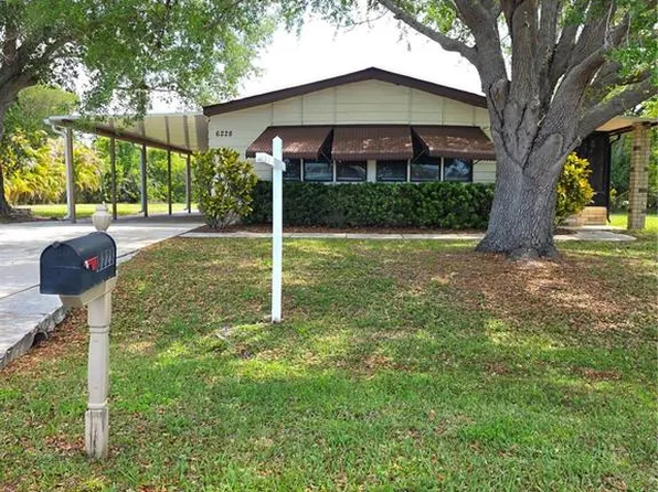 6228 Falcon Dr, Englewood, FL 34224