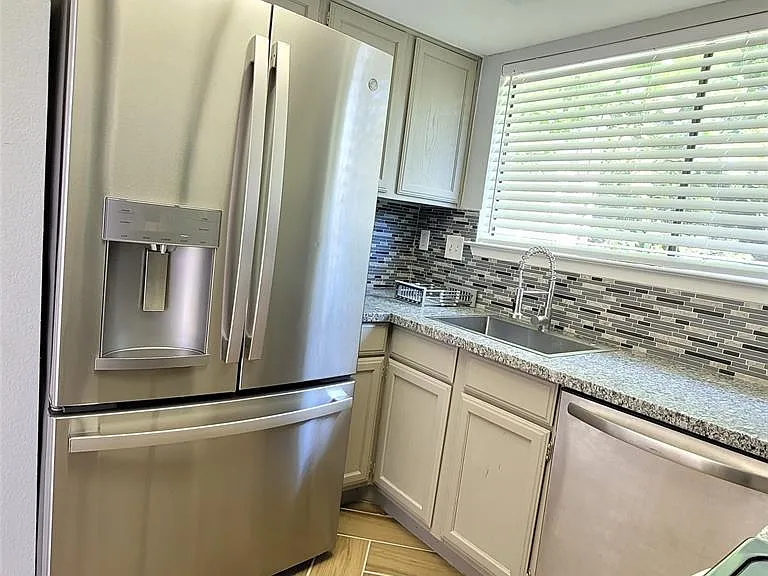 13351 Water Oak Ln #B — Photo 6