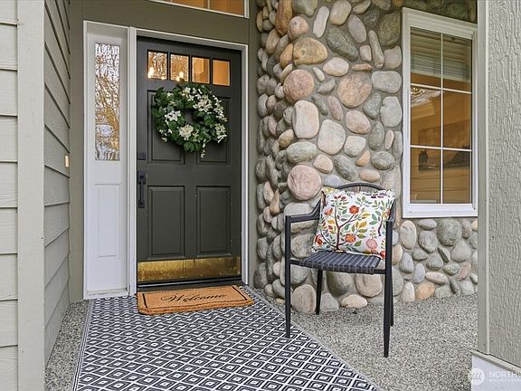 3rd image of 385 SE 12th Place