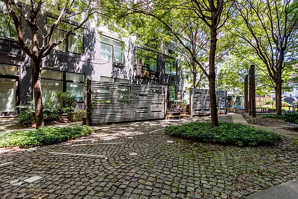 Rented by Nooklyn NYC LLC | media 164