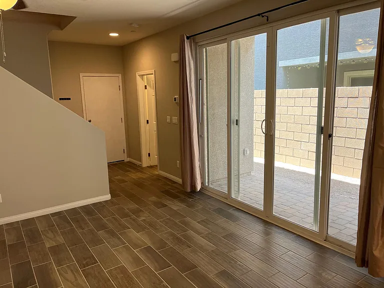 845 E Sunset Rd — Photo 7