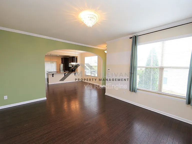 200 Mount Evans Dr — Photo 2