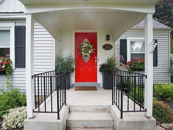 3rd image of 202 Lehn Springs Dr