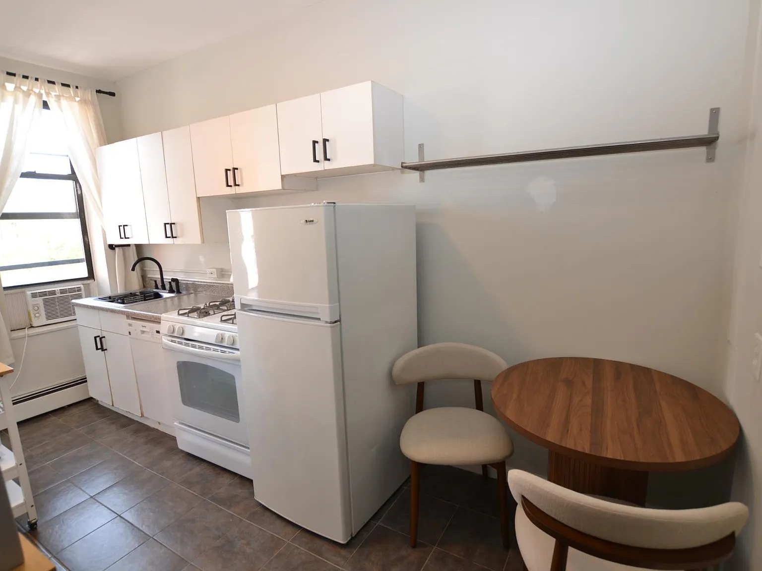 3rd and Clinton Affordable 1 Bedroom — Photo 3