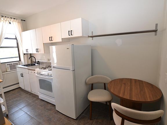 3rd image of 233 Clinton St APT 5