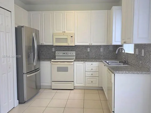 5570 NW 107th Ave — Photo 6