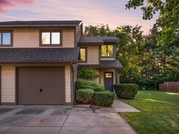 1714 College Manor Dr, Goshen, IN 46526