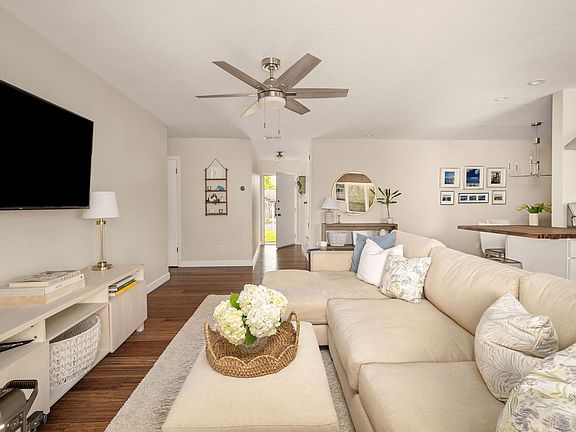 5th image of 6107 Harwin Ln