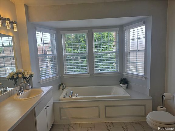 3rd image of 4241 Hunters Cir W #W