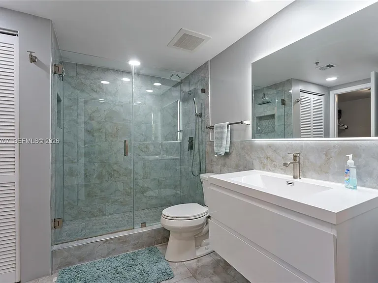 1750 N Bayshore Dr #1405 — Photo 27