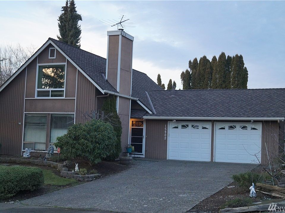 3 bedrooms 1.75 bath home with large backyard and a pull through garage to back yard.