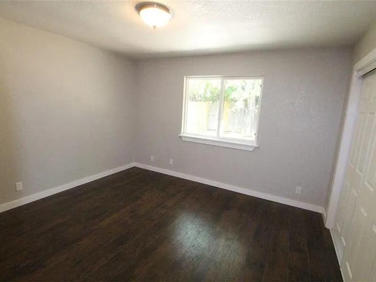 10702 Lanshire Drive — Photo 9