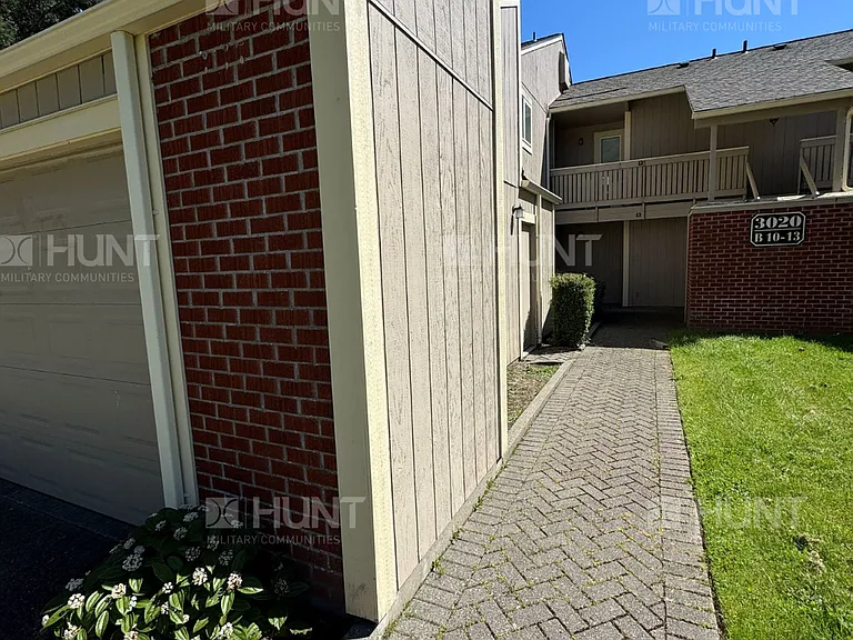 3020 Albacore Cir #B10 — Photo 3