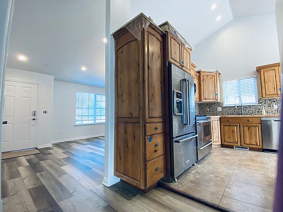 Open Living Concept with Vaulted Ceilings. Text 8O8.344.74I2 to set up a time to see this Lehi home today!