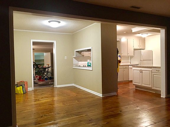 3rd image of 109 E Grace St