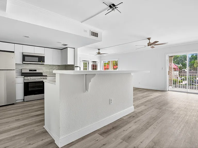 495 SE 8th St #242 — Photo 2