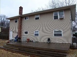 97 Carlton Dr E, Shirley, NY 11967