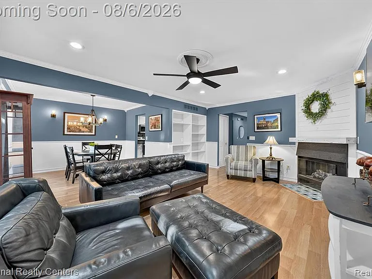 878 Yorktown Ct — Photo 5