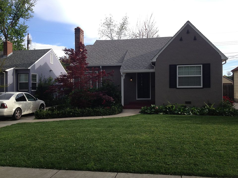 2nd image of 4711 8th St NE