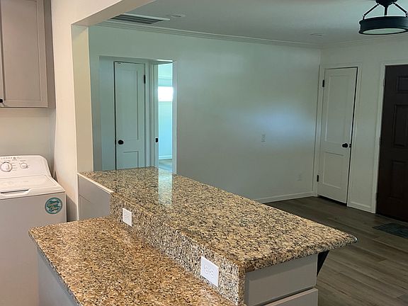 2nd image of 109 E Bryn Mawr Cir
