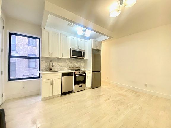 2nd image of 1236 Pacific St APT 2A